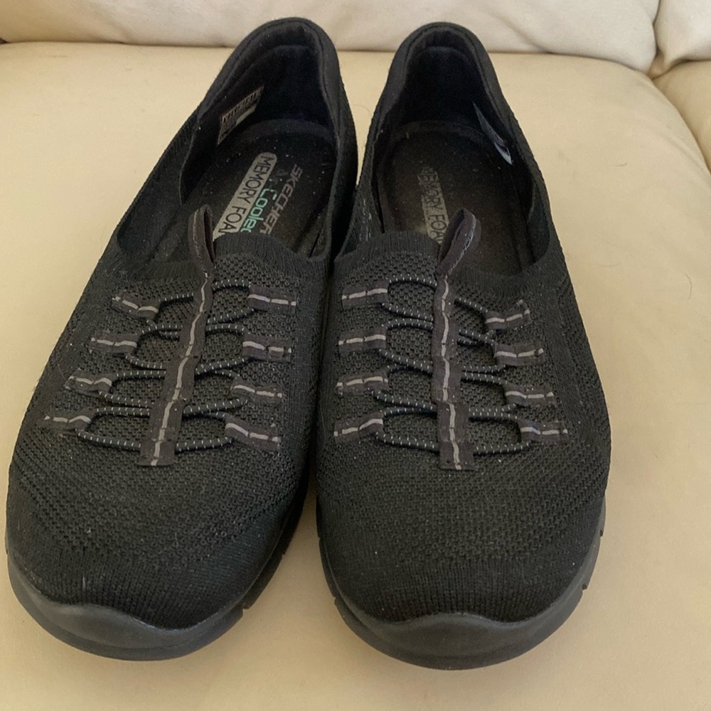 Sell shoes Skechers air cooled memory foam